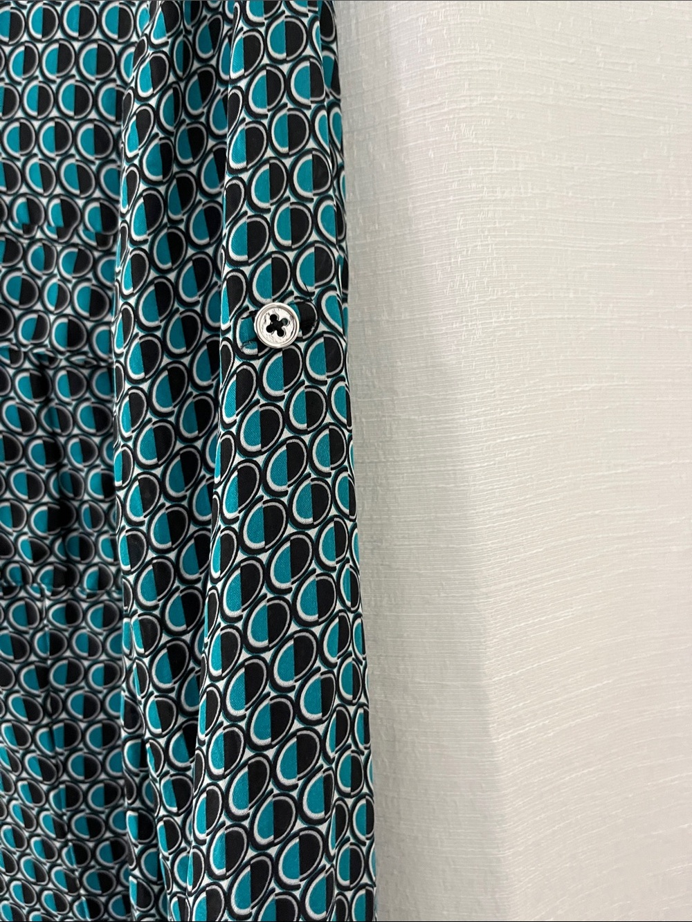 White House Black Market  Teal and Black Geometric Button-Front Blouse Sz 12 - Picture 4 of 10
